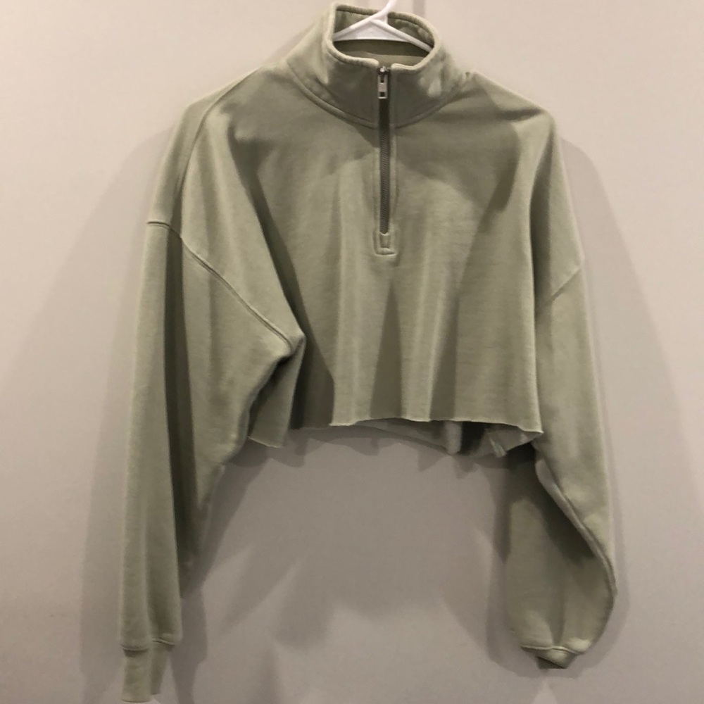 Aritzia TNA cropped sweatshirt